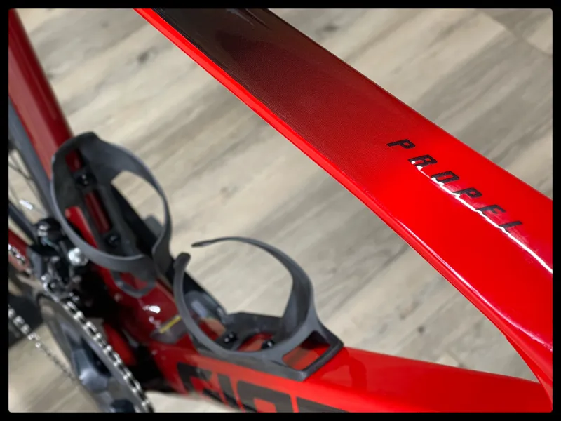 Giant Propel Advanced 2 Medium Pure Red 2024-2